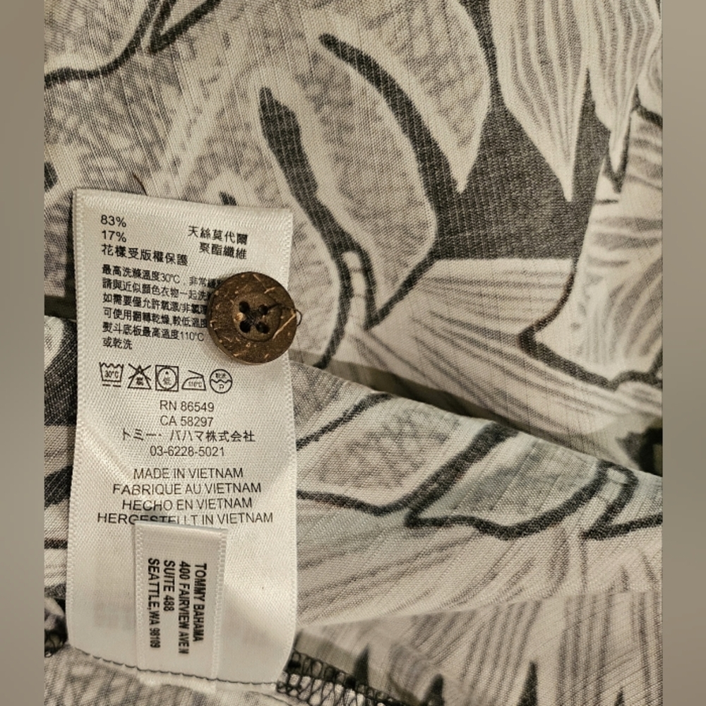 Tommy Bahama Black & White Short Sleeve Button-up Small Shirt - Picture 6 of 9